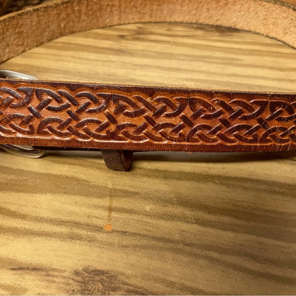 Vintage Hand Tooled Leather Belt Size 36 - Picture 2 of 7